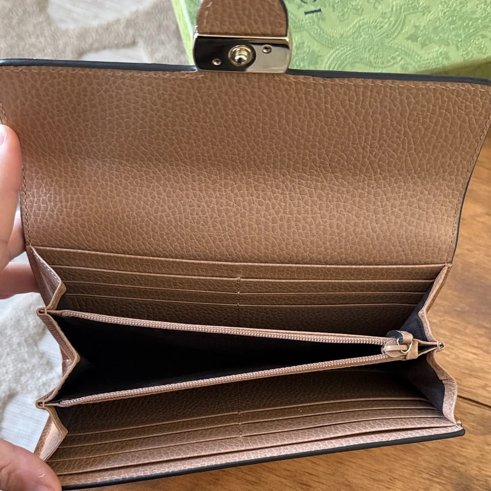 Authentic GUCCI Interlocking GG Beige Leather Long Bifold Wallet - Picture 9 of 10